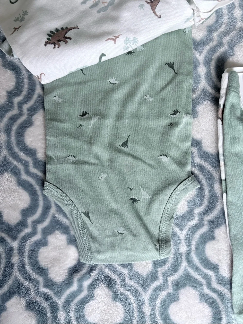 NWT 5 piece Carter's Mint Green Dinosaur Bodysuit & Pants Set Size 6 months